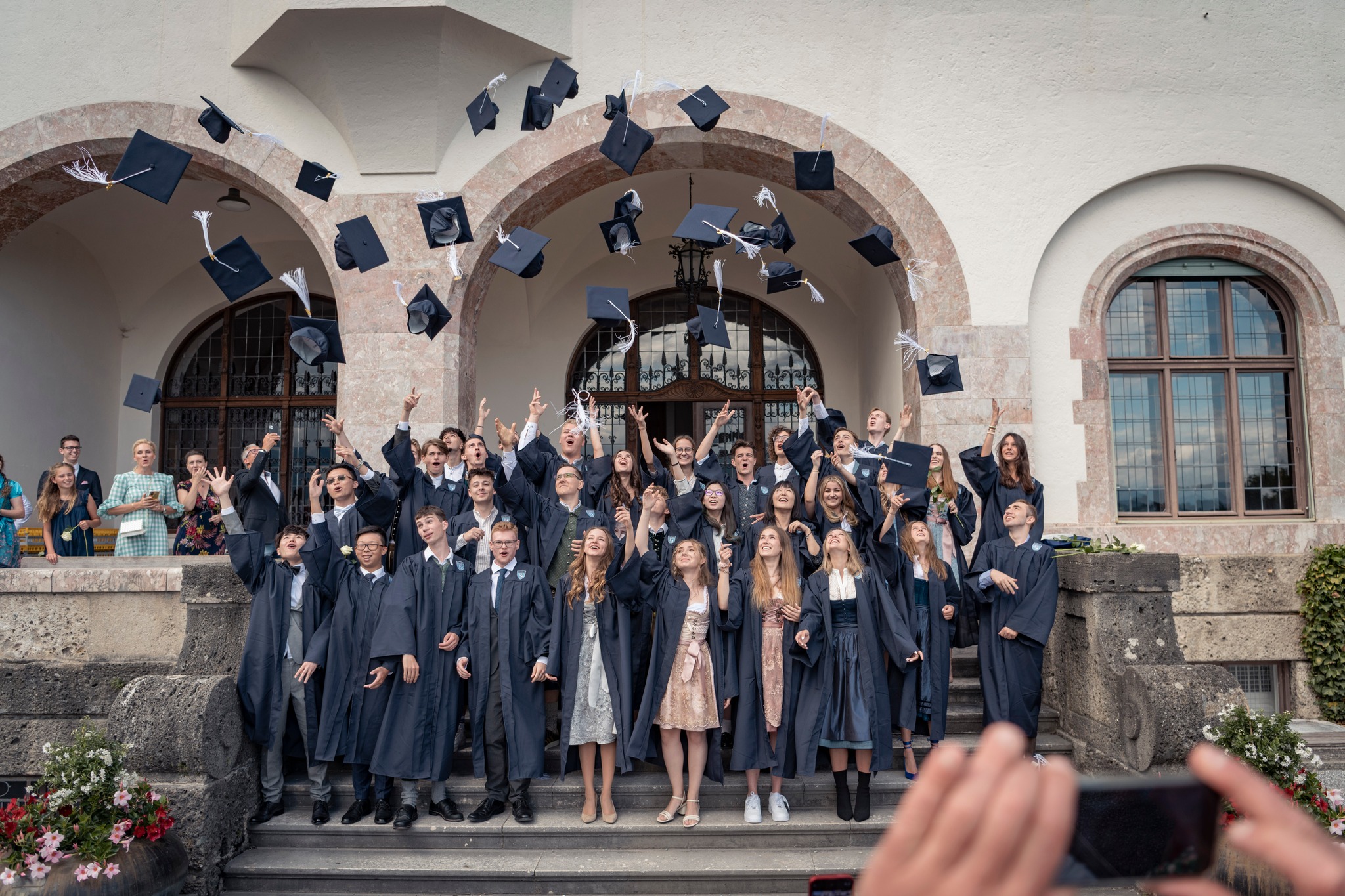 Theo Viện Nghiên cứu Việc làm IAB, mỗi năm bang Bayern thiếu khoảng 70.000–80.000 lao động có tay nghề.