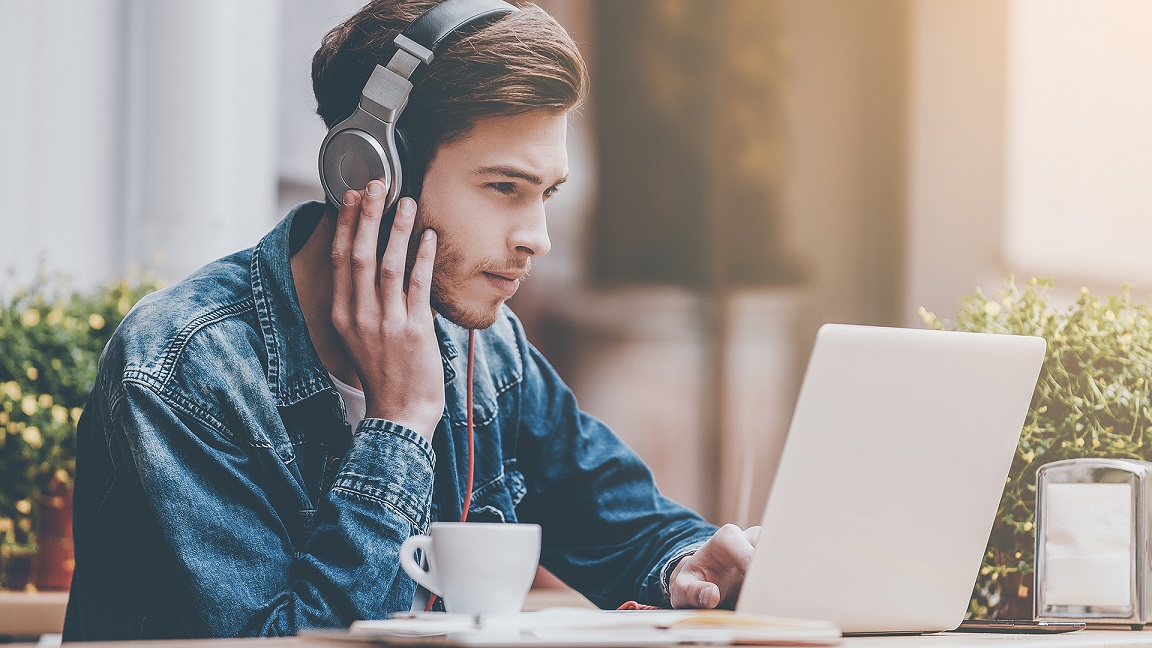 Cách học tiếng Đức hiệu quả là nghe thụ động hay còn gọi là "nghe vô thức" để làm quen với ngôn ngữ thứ 2