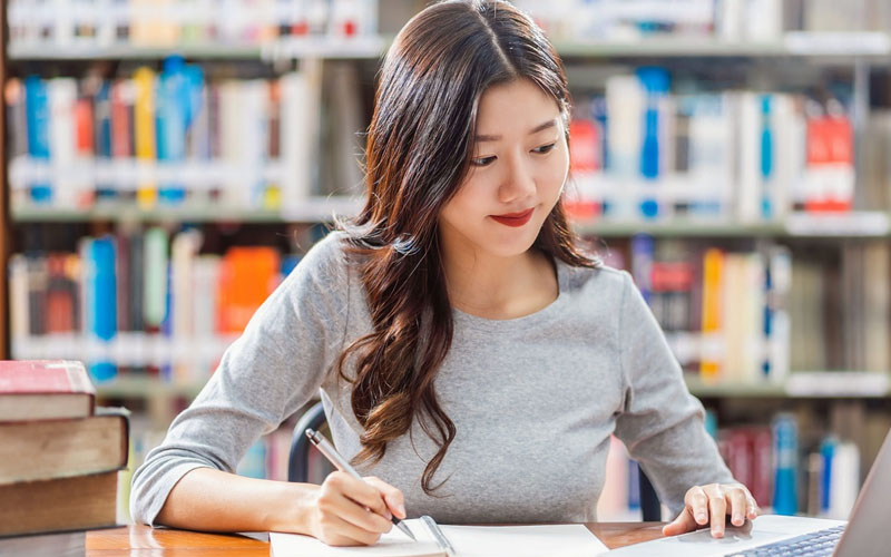 Việc học ngắt quãng dễ khiến bạn mất đà lại nhanh quên kiến thức.