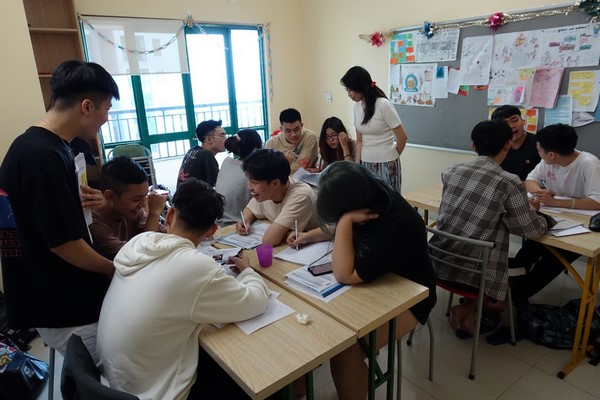 Học A2 tiếng Đức mất bao lâu? Nếu tham gia khóa học chính quy tại trung tâm, bạn sẽ cần khoảng 180 đến 200 giờ