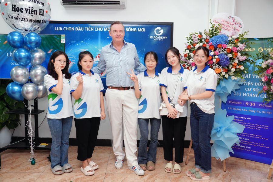 khai trương học viện ei đống đa 233 hoàng cầu