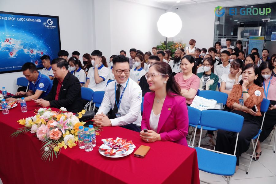 Lễ khai giảng tiếng Đức 23E43