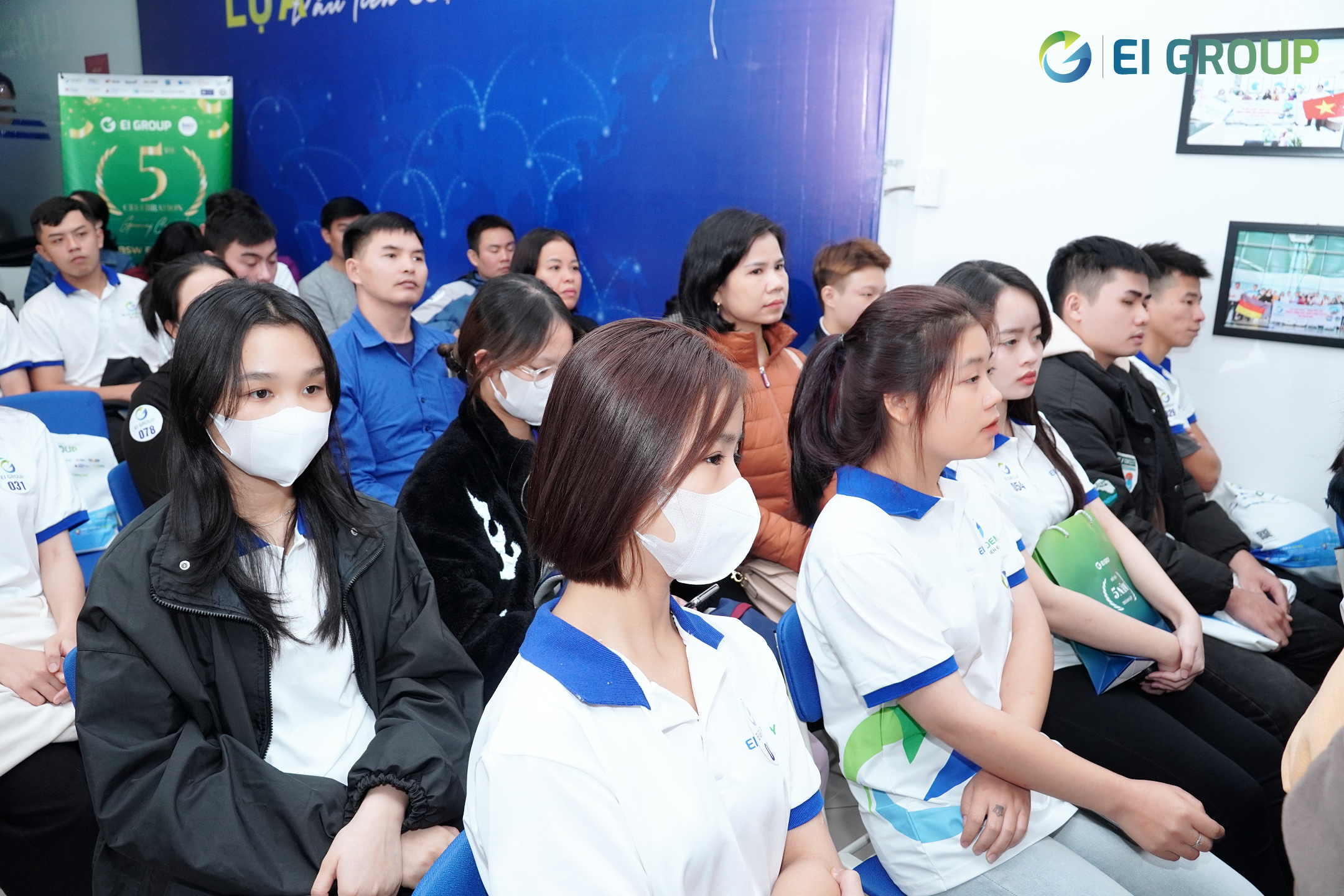 LỄ KHAI GIẢNG 23E20 VÀ 23E49