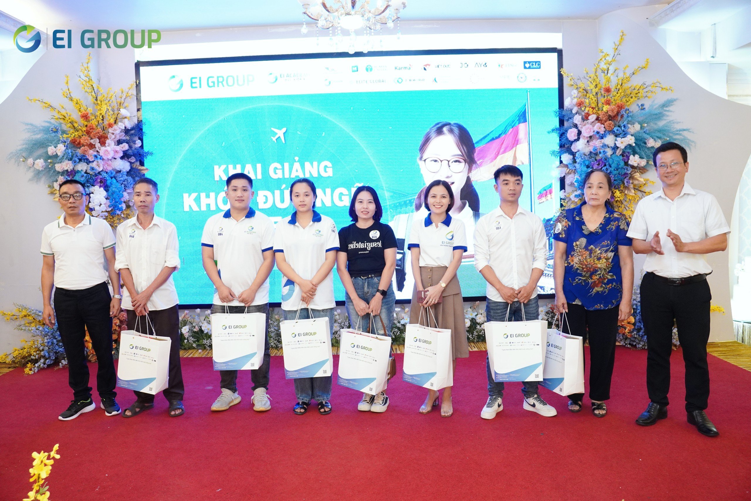 LỄ KHAI GIẢNG 23E47