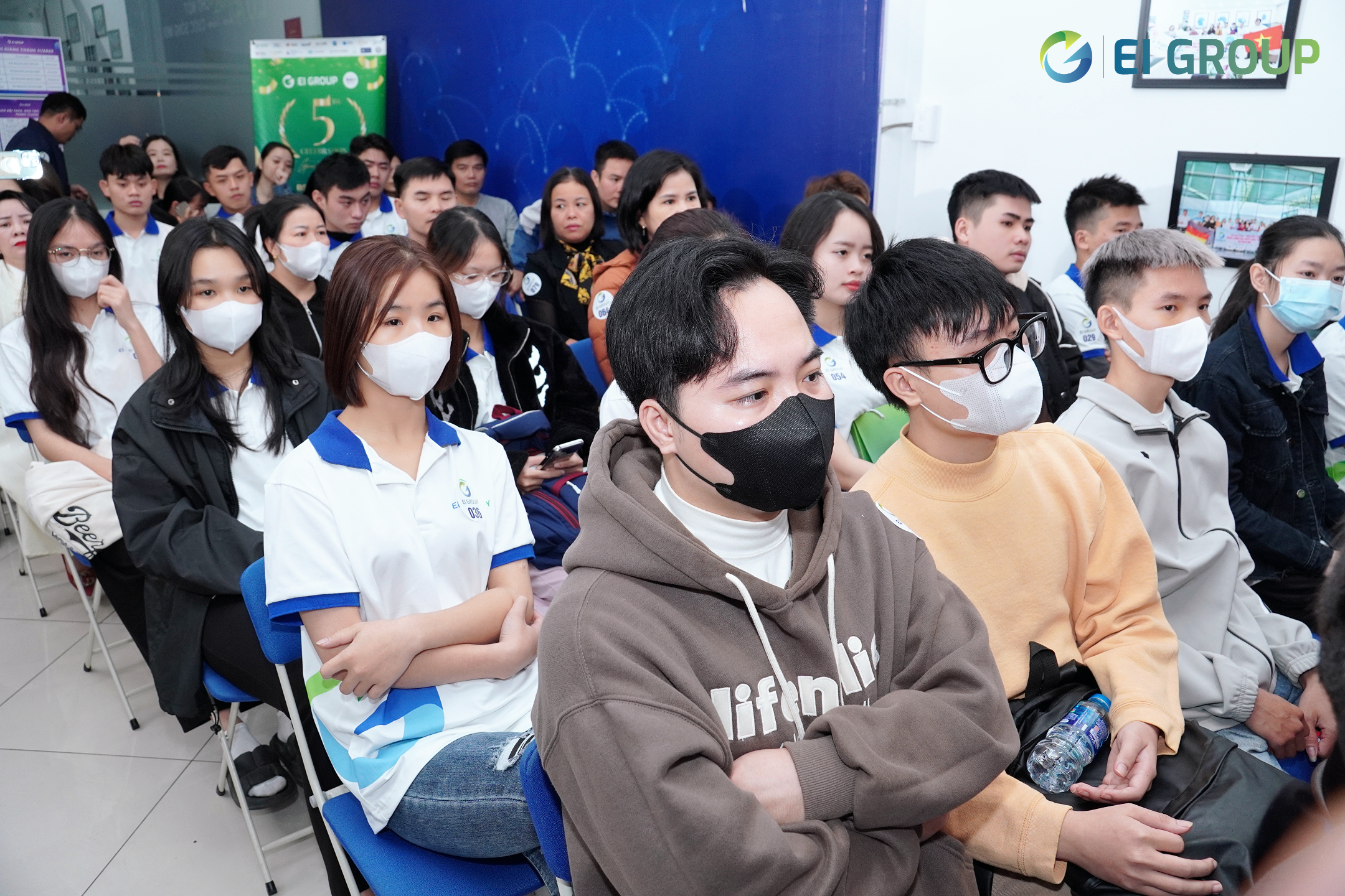 LỄ KHAI GIẢNG 23E20 VÀ 23E49