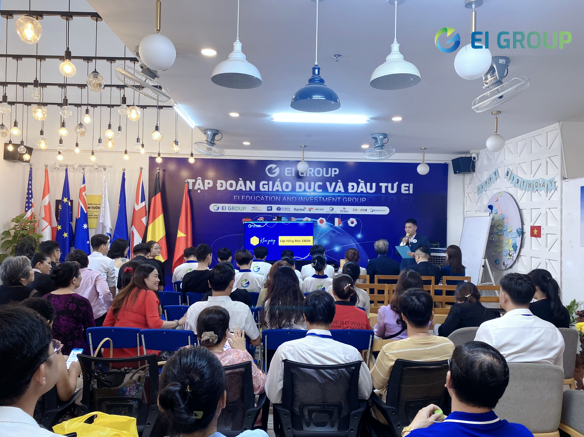 LỄ KHAI GIẢNG 23E20 VÀ 23E49