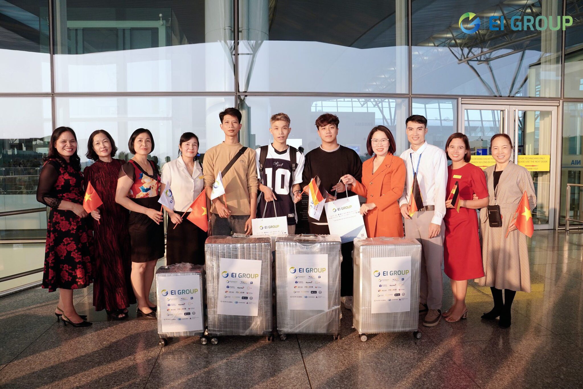 NHẬT KÝ TIỄN BAY : HÀNH TRÌNH MỚI CỦA CÁC HỌC VIÊN EI
