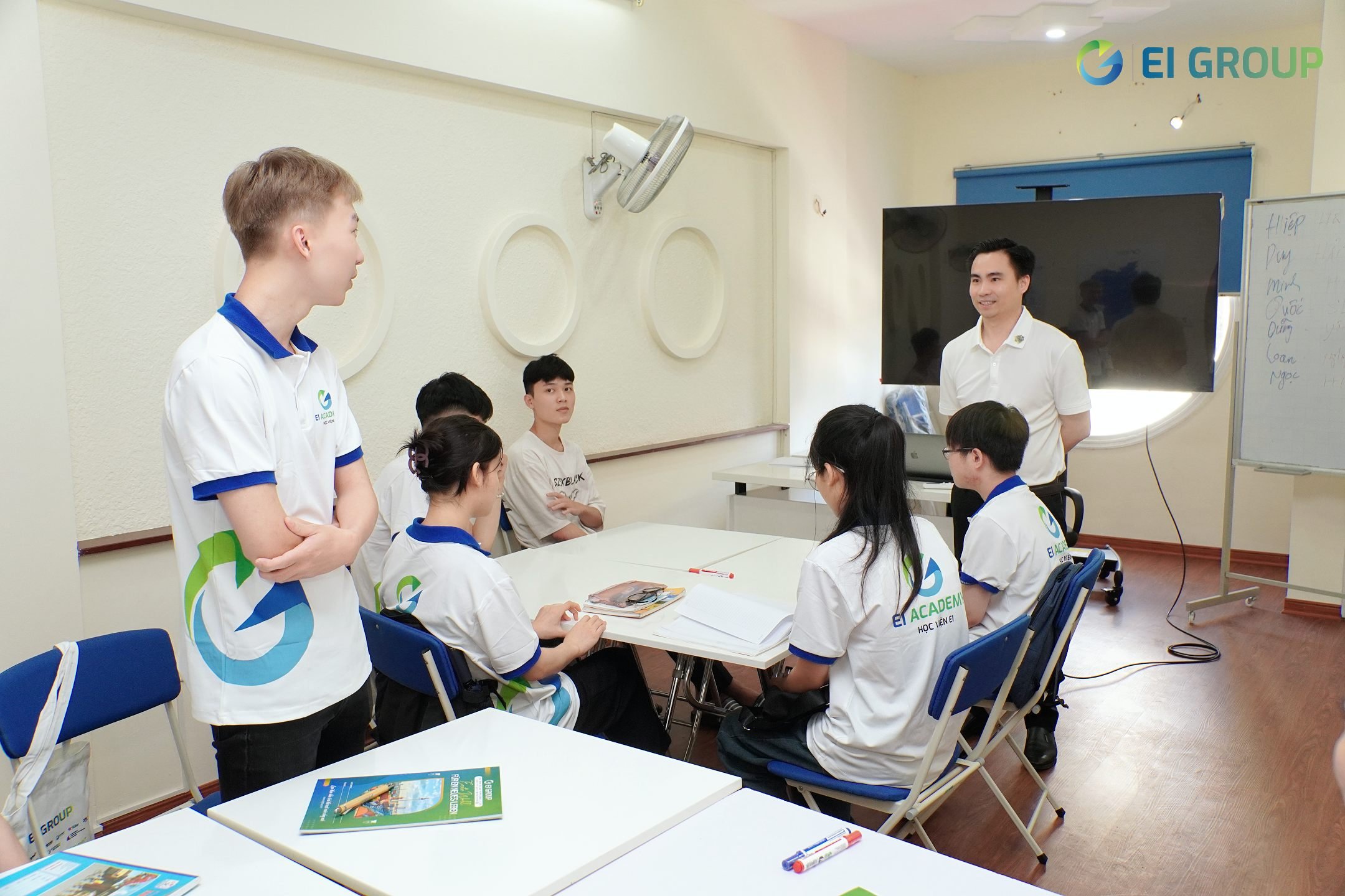 Tân Học Viên Khóa Đức Ngữ 24E21 Tràn Đầy Năng Lượng Tại Buổi Lên Lớp Đầu Tiên