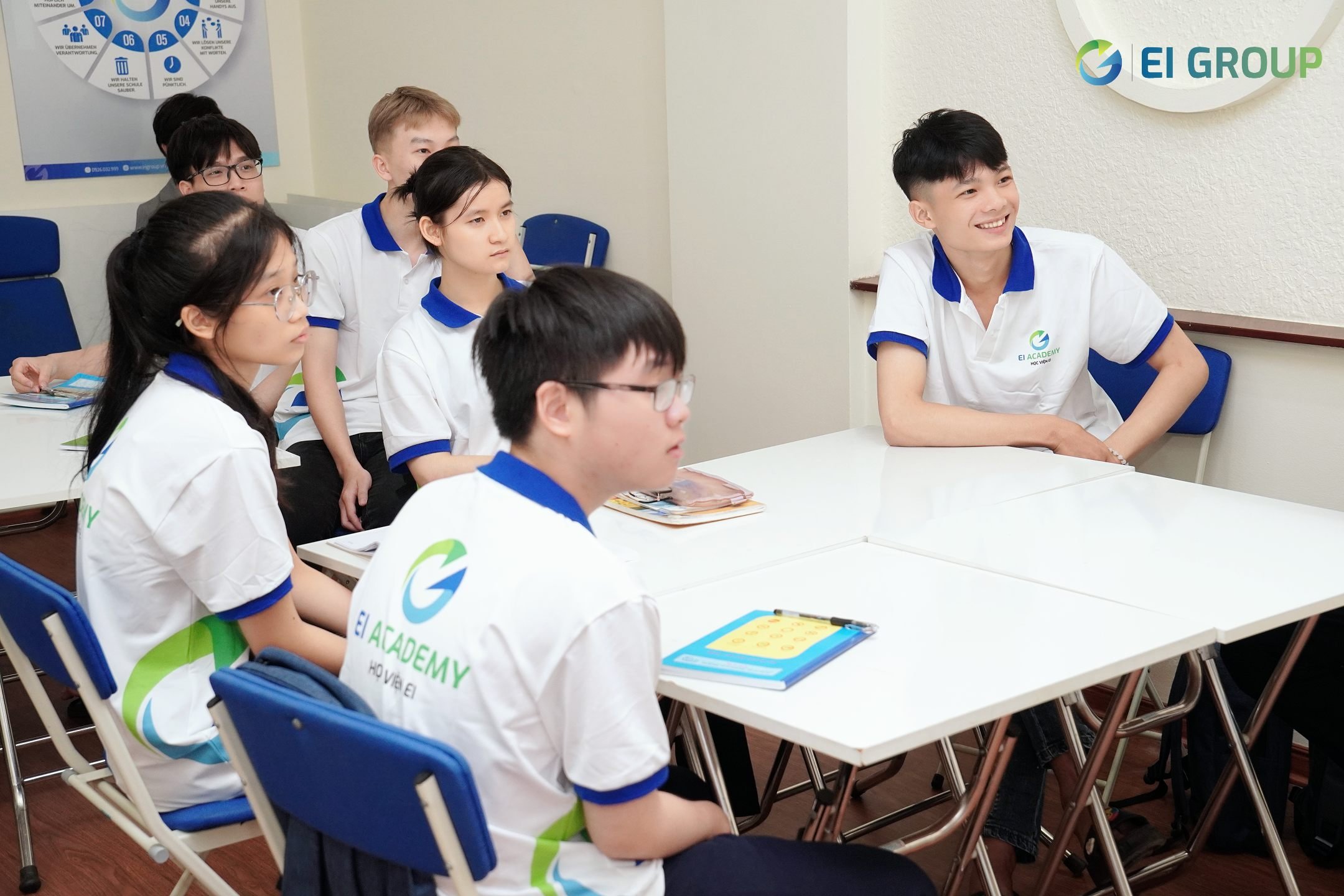 Tân Học Viên Khóa Đức Ngữ 24E21 Tràn Đầy Năng Lượng Tại Buổi Lên Lớp Đầu Tiên