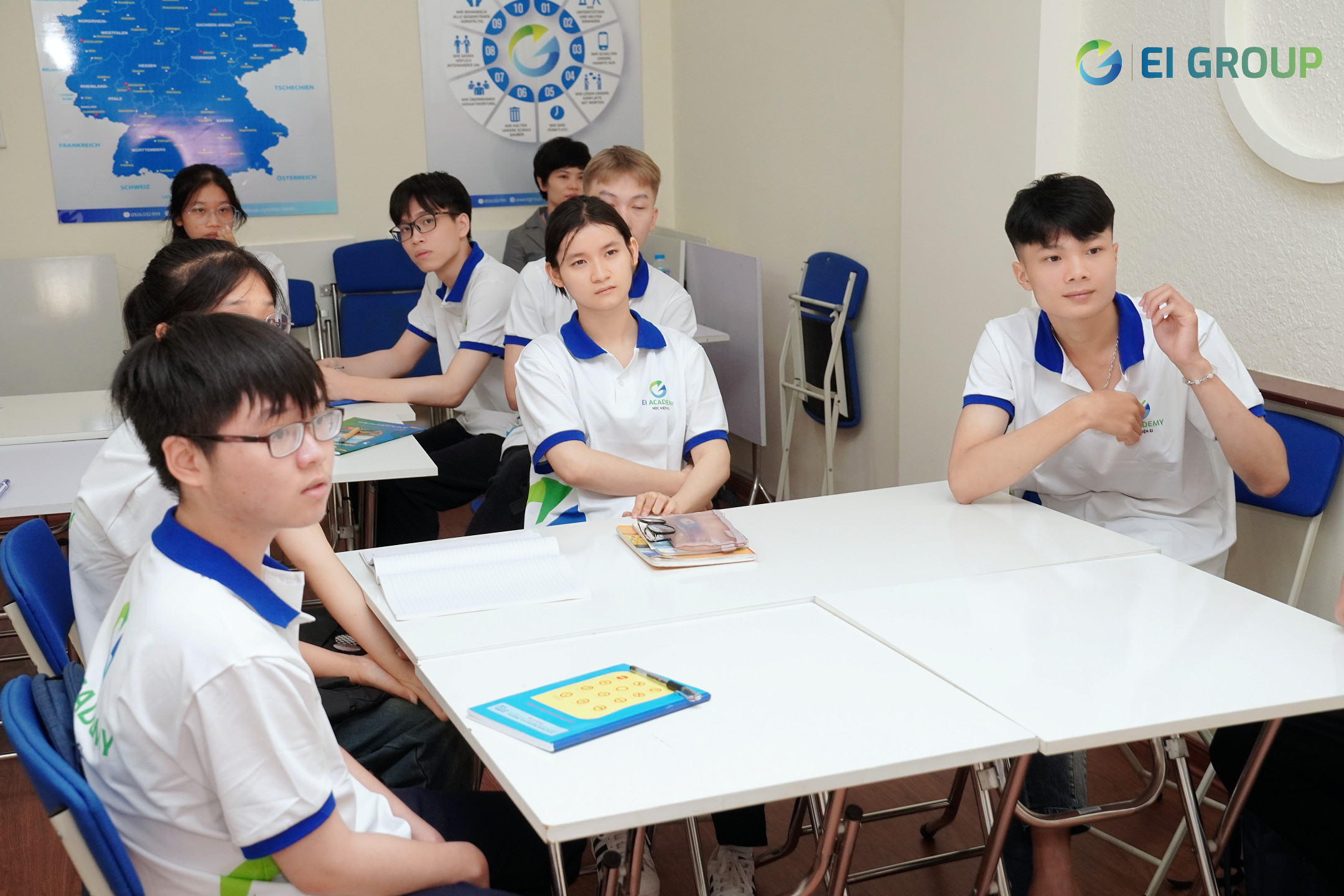 Tân Học Viên Khóa Đức Ngữ 24E21 Tràn Đầy Năng Lượng Tại Buổi Lên Lớp Đầu Tiên
