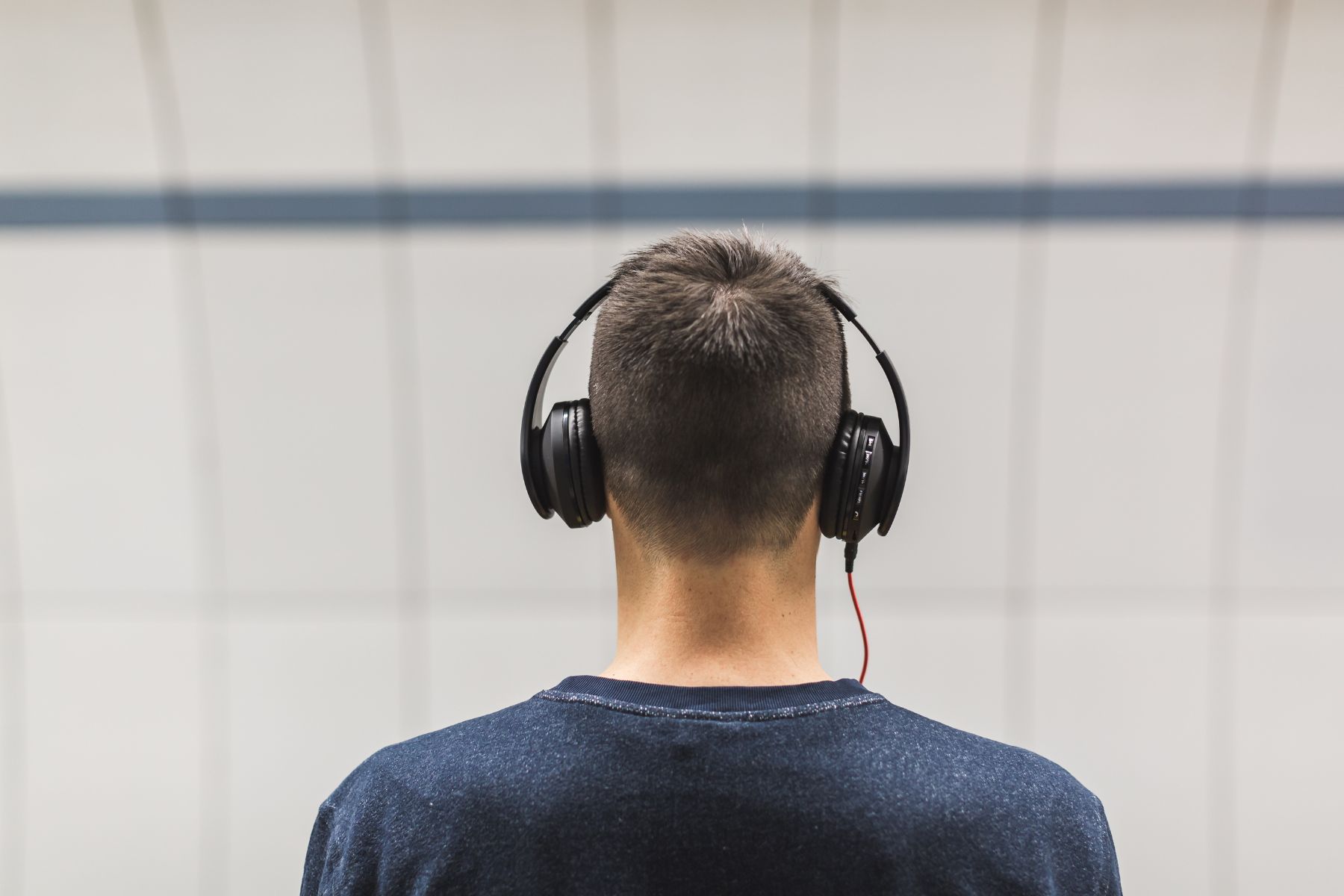 CÁCH TRÁNH NỘI DUNG GÂY NHIỄU (DISTRACTORS) TRONG IELTS LISTENING