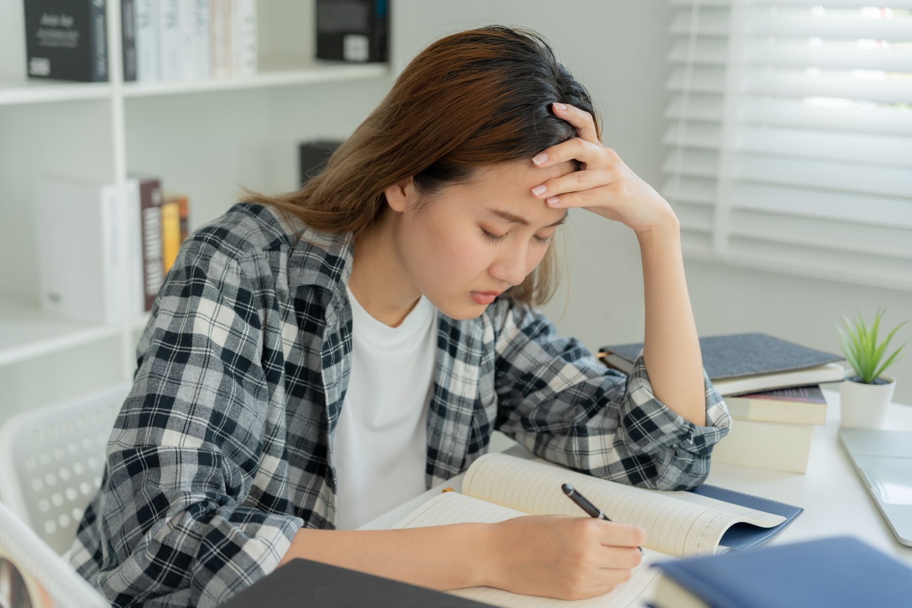 CÁCH TRÁNH NỘI DUNG GÂY NHIỄU (DISTRACTORS) TRONG IELTS LISTENING